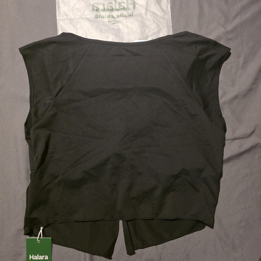 Halara Ruched Crop Top - Picture 4 of 5